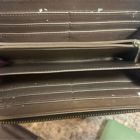 Assorted Leather Wallets and Clutches - Picture 5 of 8